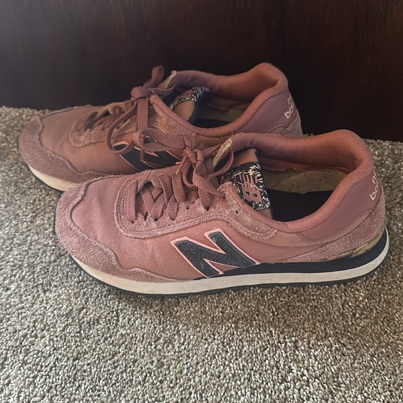 New Balance Women's Sneakers in Pink and Black - Picture 3 of 6